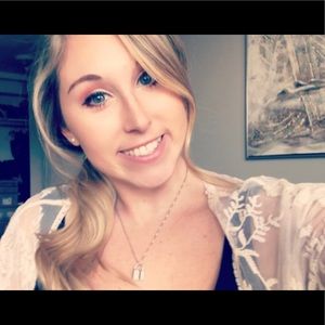 Meet your Posher, Lau